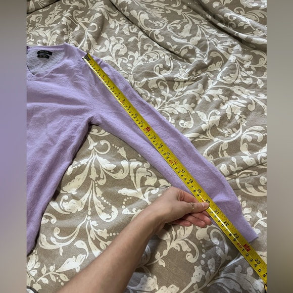 Wool / Cashmere lavender v neck sweater size small - Picture 6 of 8